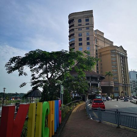 Riverbank Suites Kuching Waterfront المظهر الخارجي الصورة