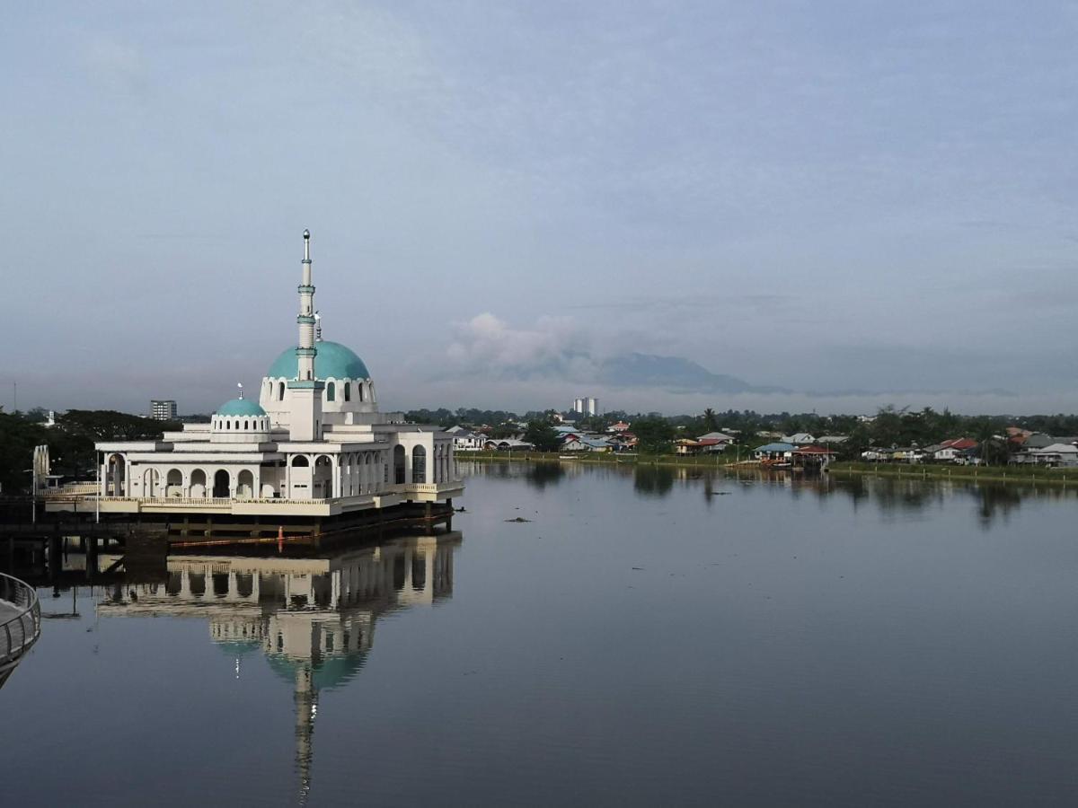 Riverbank Suites Kuching Waterfront المظهر الخارجي الصورة