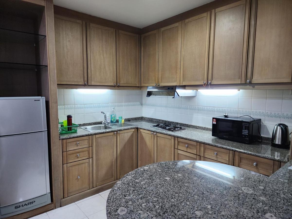 Riverbank Suites Kuching Waterfront المظهر الخارجي الصورة