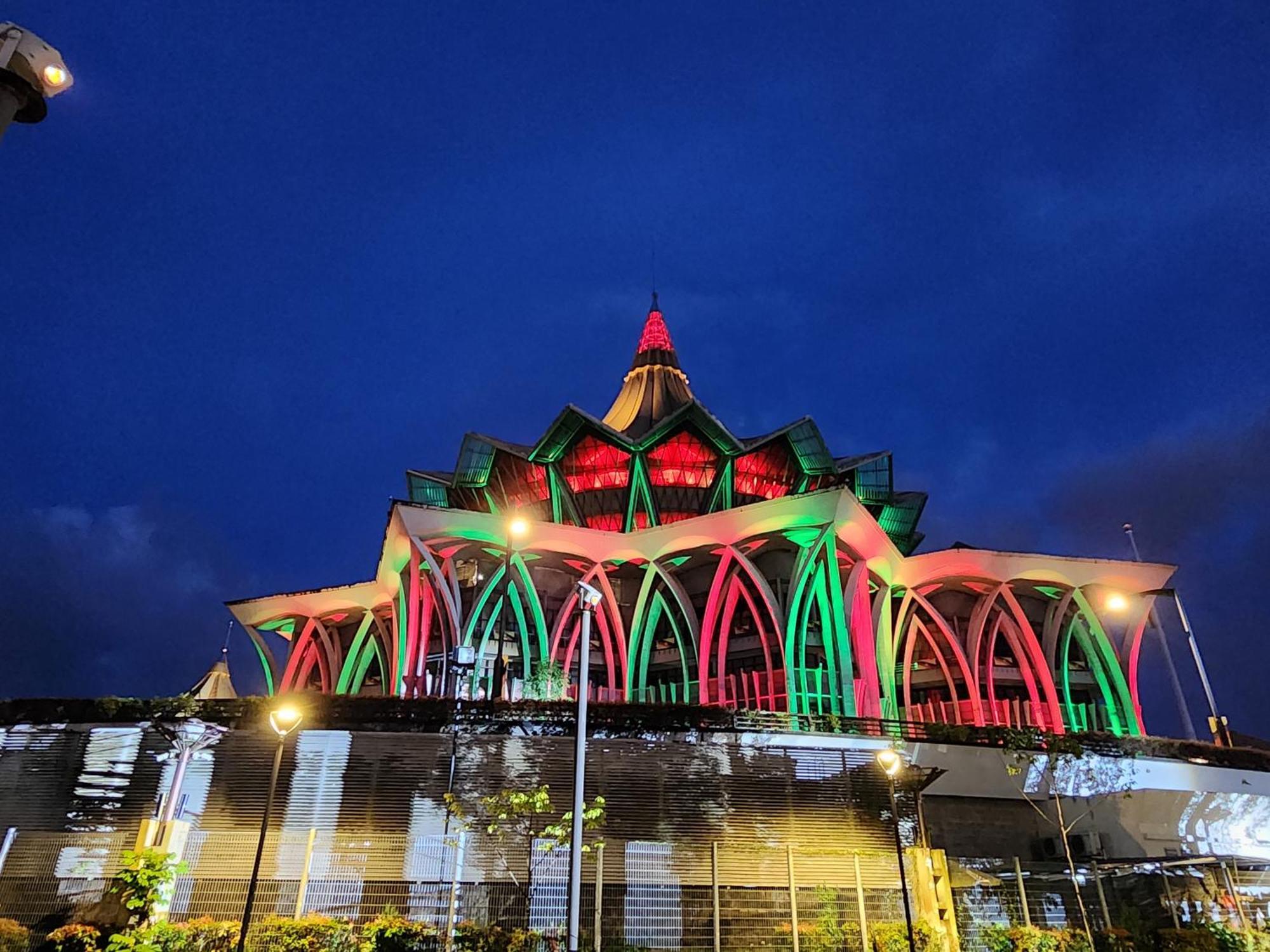 Riverbank Suites Kuching Waterfront المظهر الخارجي الصورة