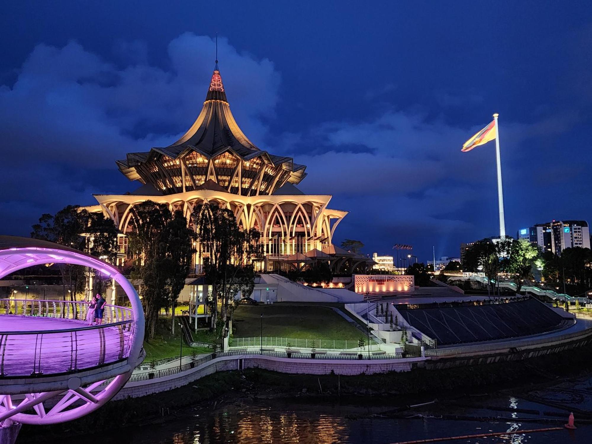 Riverbank Suites Kuching Waterfront المظهر الخارجي الصورة